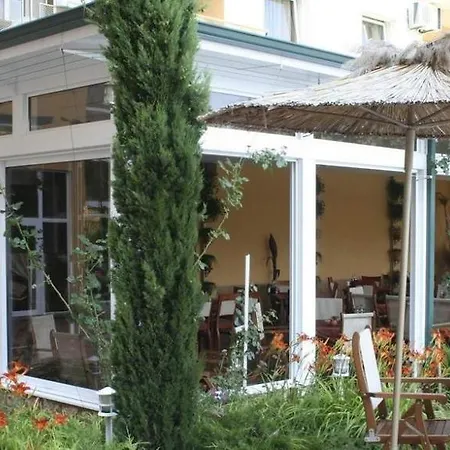 Апартаменти Elias *