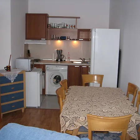 Апартаменти Elias